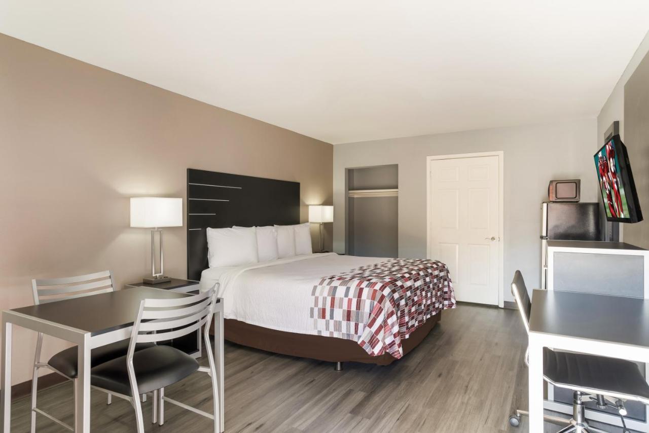 Red Roof Inn & Suites Athens, Al Exteriér fotografie
